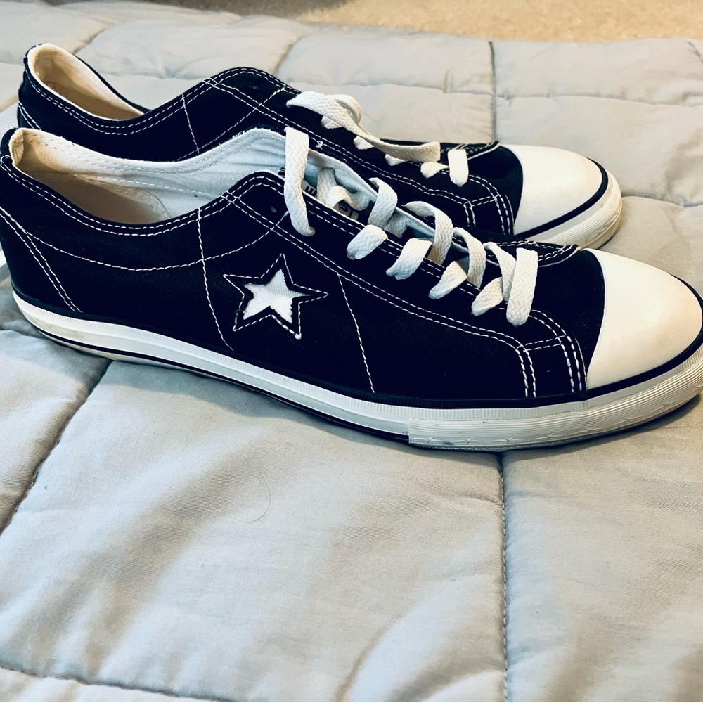 Men’s Converse one-star shoes